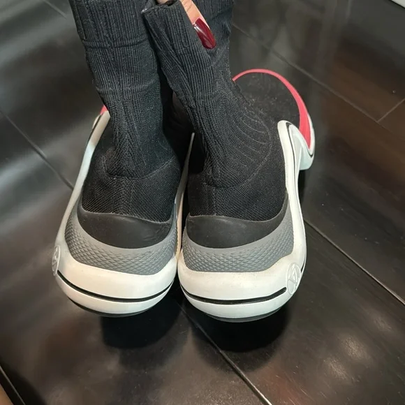 Louis Vuitton sneakers size 7.5 - Picture 3 of 6